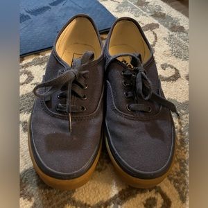 Women’s vans heritage low-top shoes with gum sole